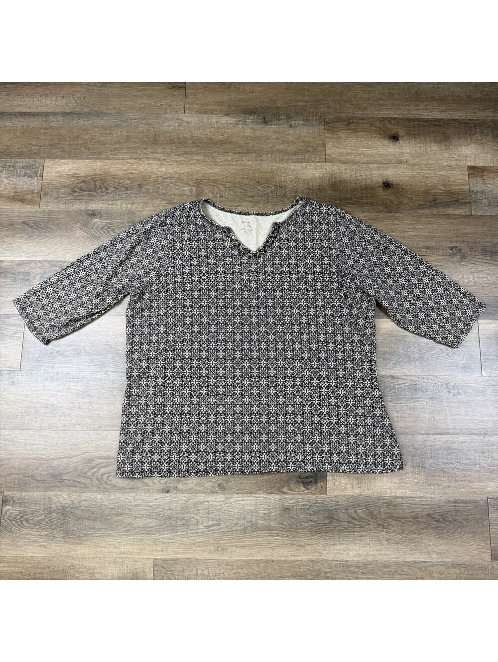 White Stag Women’s 4X Black Brown Ornate Scroll Print V-Neck Long Sleeve Top